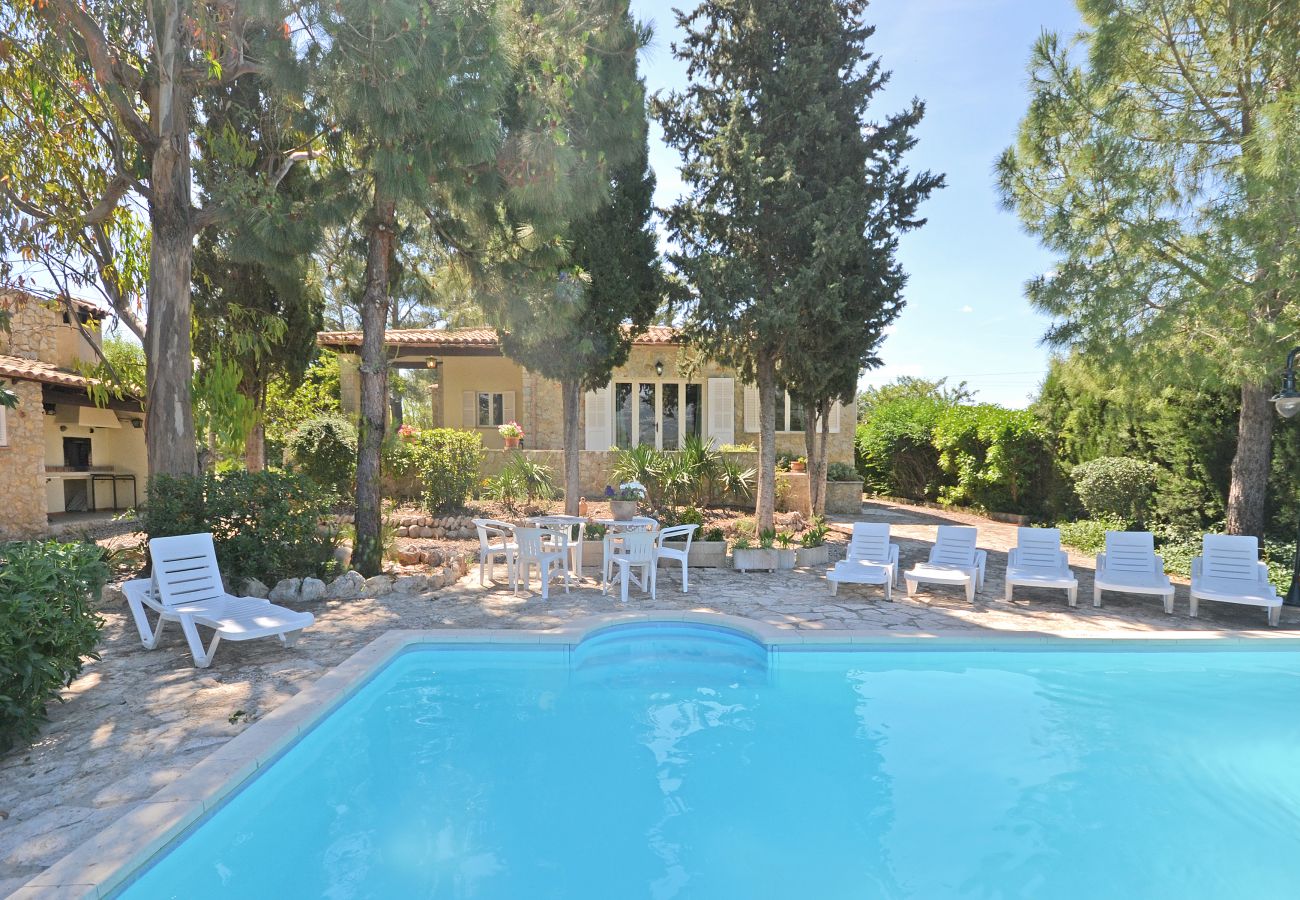 Vista de la piscina de Rustic, casa de campo en Mancor de la Vall, Mallorca