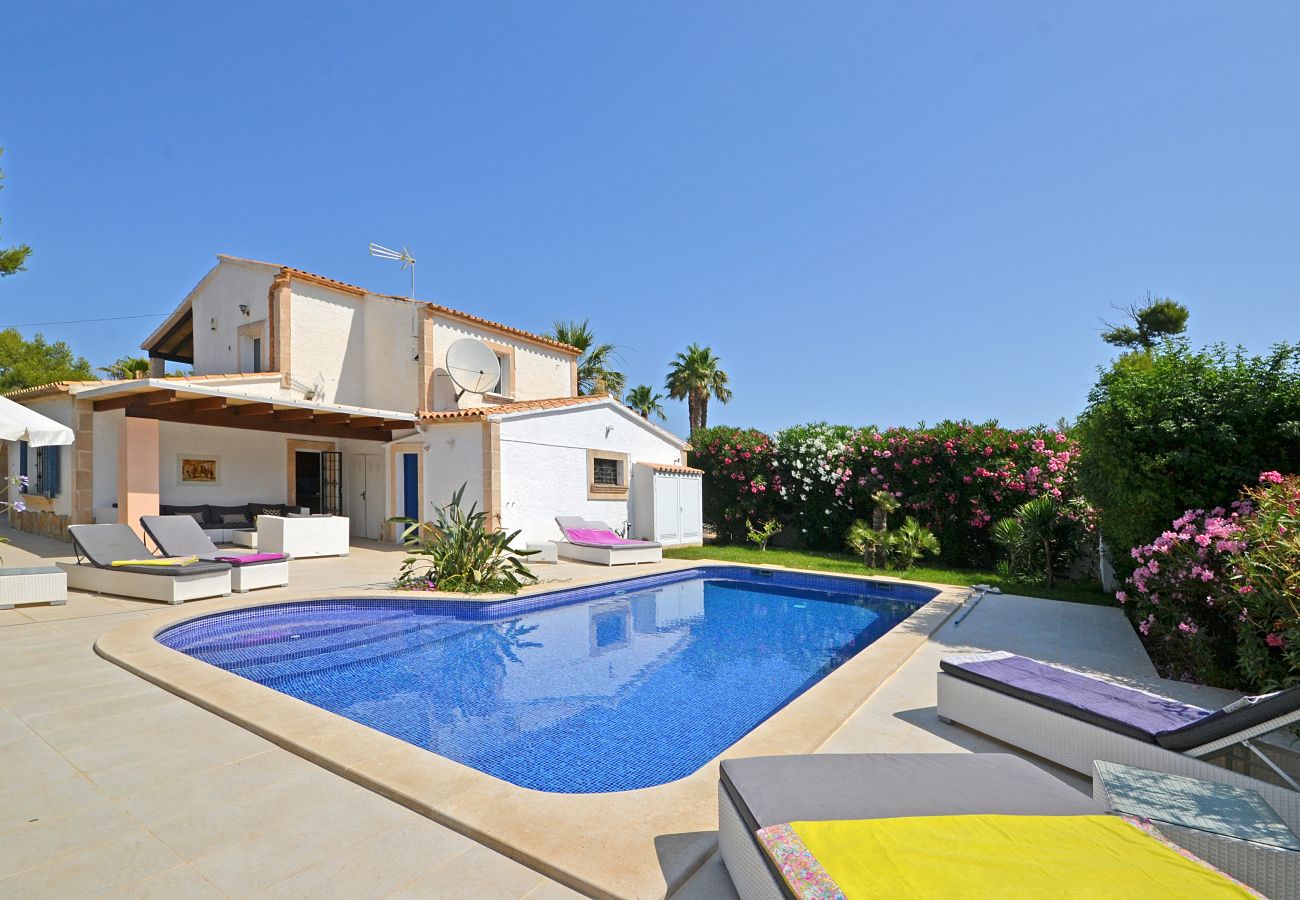 Vista de la piscina de Odette, casa cerca del mar en Bonaire, Alcúdia