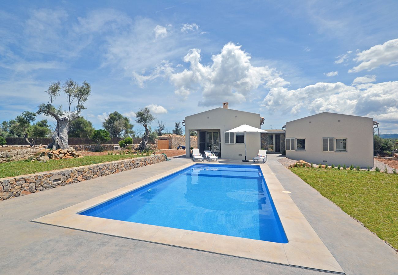 Moderna casa de campo con piscina en Artá, Mallorca