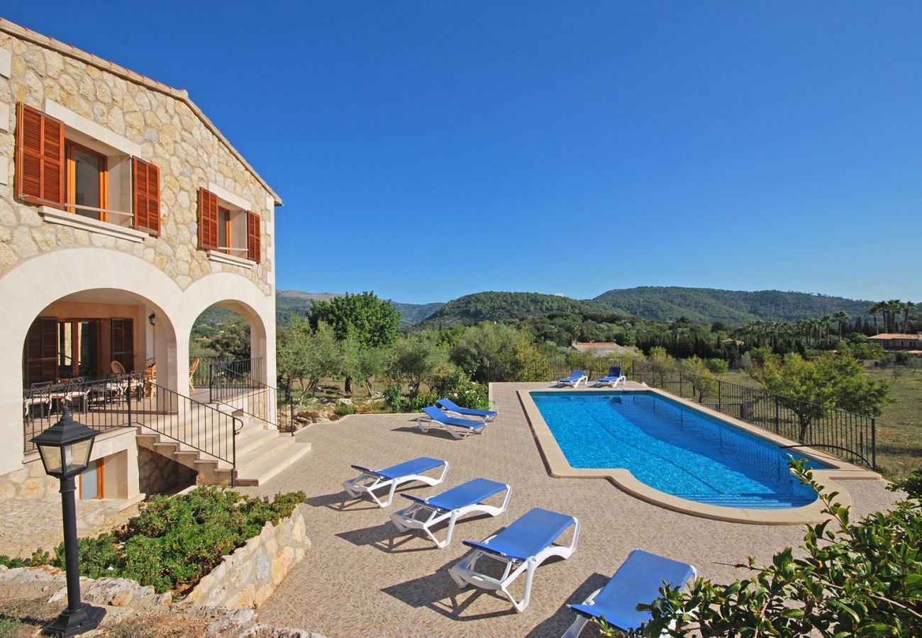 Blick auf den Pool von Ses Rotes, Landhaus in Mallorca