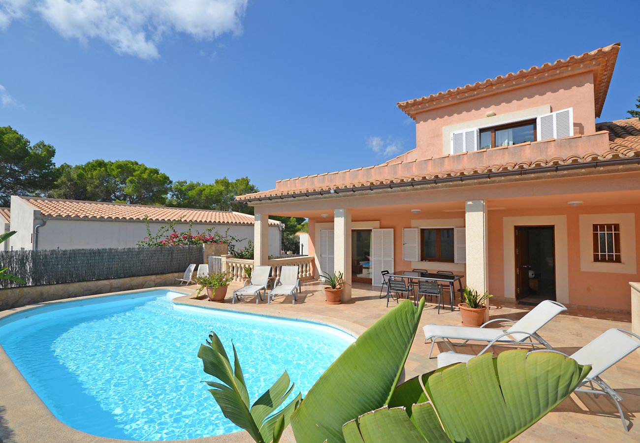 Blick auf das Chalet Esperanza mit Pool in Bonaire, Mallorca