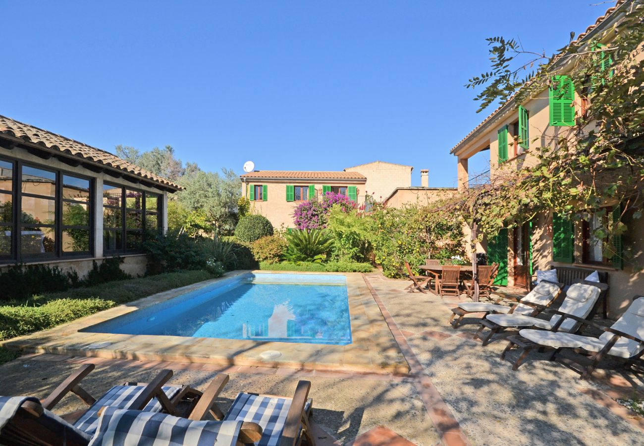 Blick auf den Pool von Can Casta in Petra, Mallorca