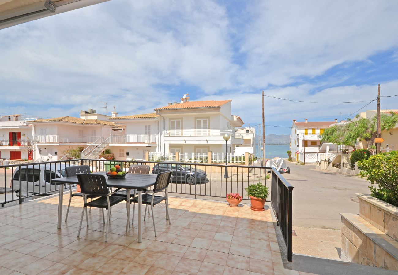 Blick auf die Terrasse von Barca, Haus in Alcúdia in Meeresnähe