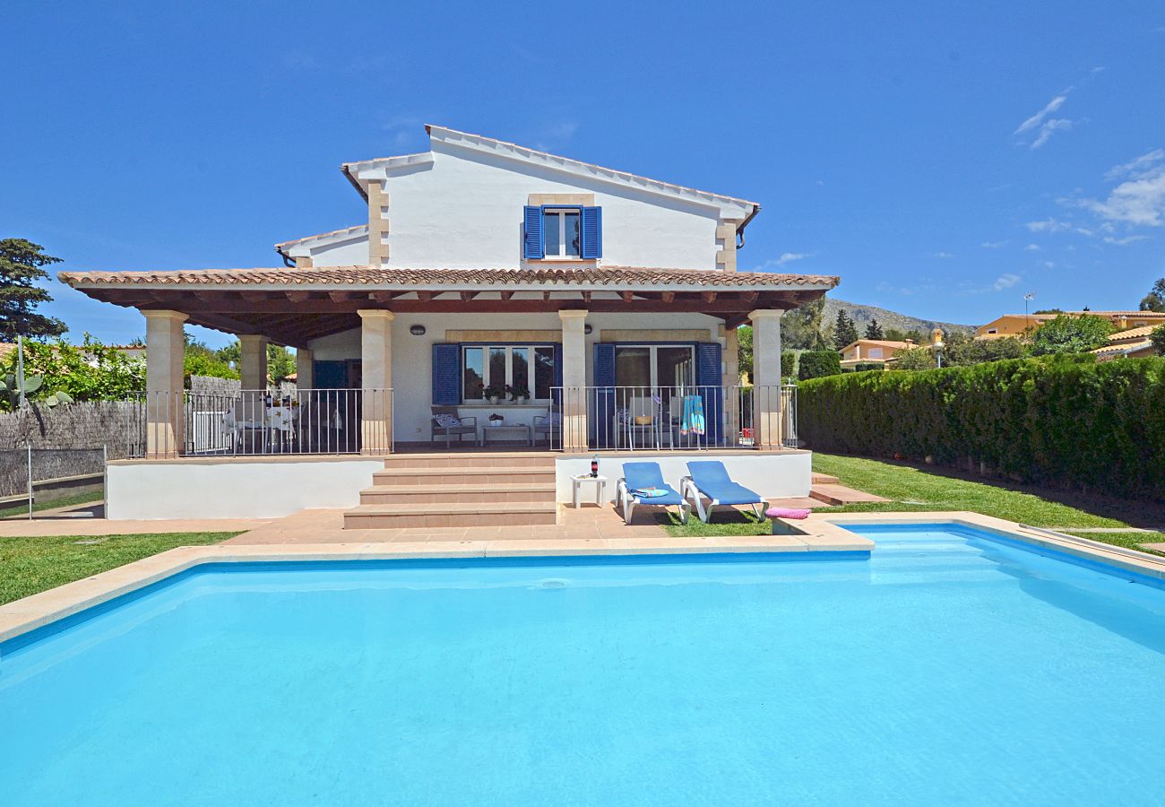 Blick auf den Pool und das Haus Camamila in Bonaire, Alcúdia