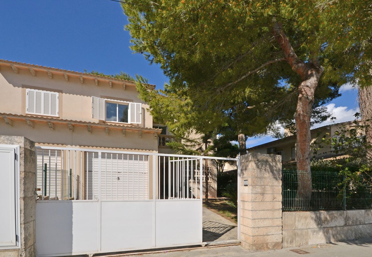 Fassade des Hauses Salada, 150 Meter vom Strand in Alcúdia entfernt