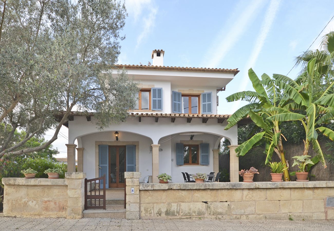 Boreal Chalet mit Meerblick, Terrasse und gemütlicher Atmosphäre in Alcúdia