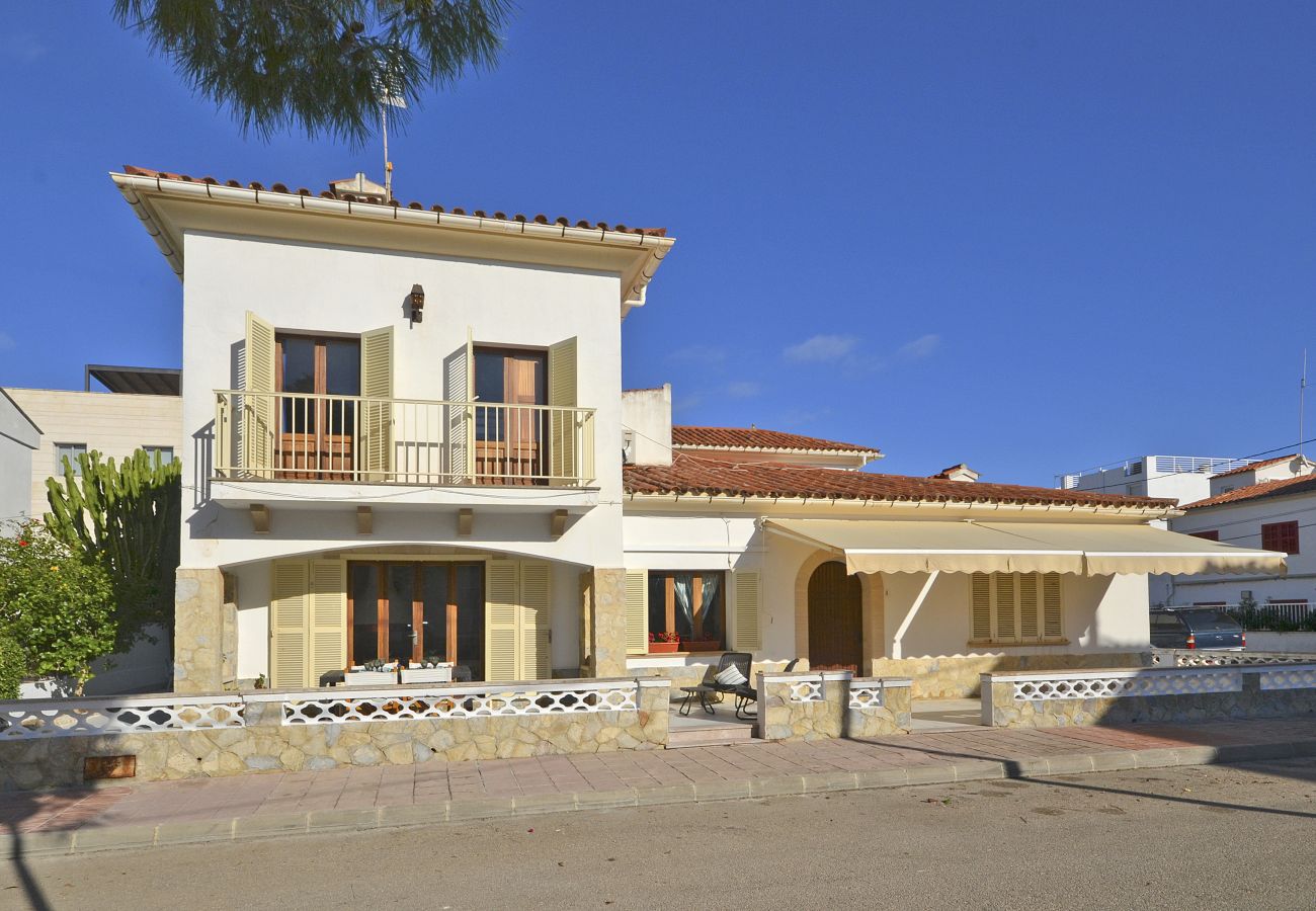 Fassade der Hibiscus-Villa in Strandnähe auf Mallorca