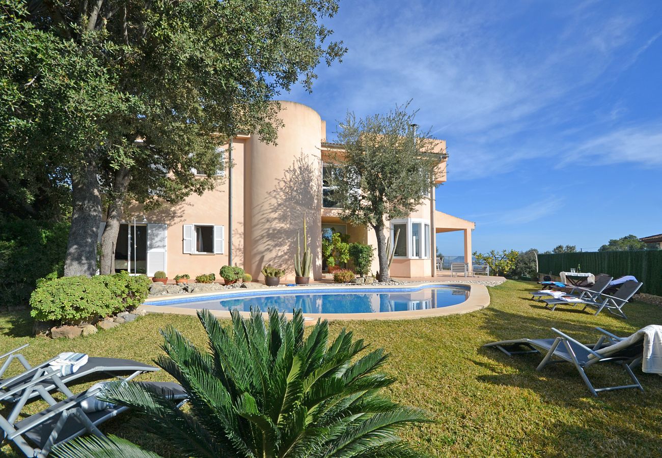 Blick auf das Haus Cactus, luxuriöse Immobilie mit Pool in Inca, Mallorca