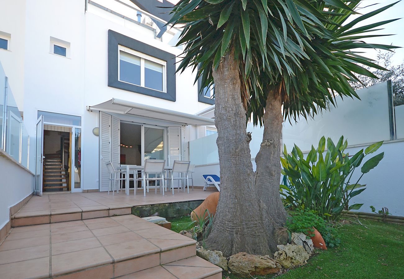 Moderne Fassade von Can Bennasar 400 Meter vom Strand in Mallorca