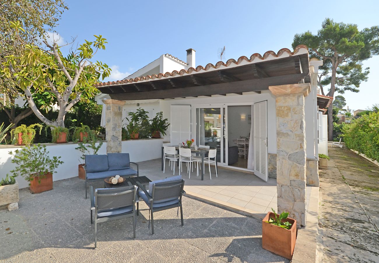 Möblierte Terrasse von Villa Diana, 200 Meter vom Strand entfernt auf Mallorca