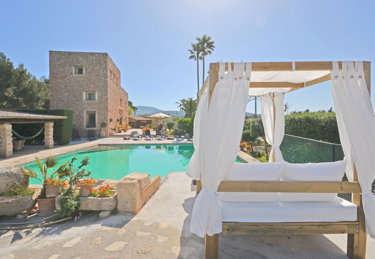 Facade of the Torreon house with direct access to the beach in Alcúdia