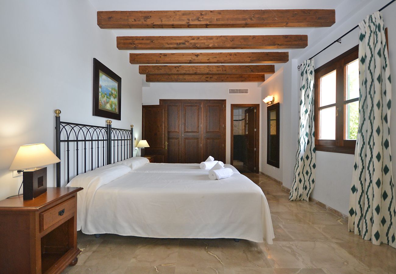 Cottage in Petra - Pleta